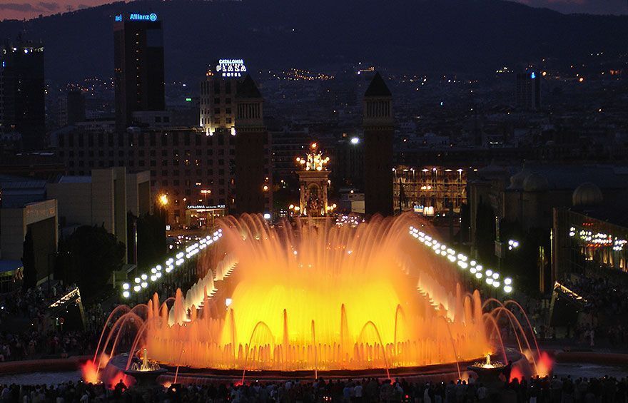 Que hacer hoy en Barcelona gratis 2024 - Descubre como visitar la Ciudad Condal con poco presupuesto 12 Fuente Mágica de Montjüic - actividad gratuita en Barcelona