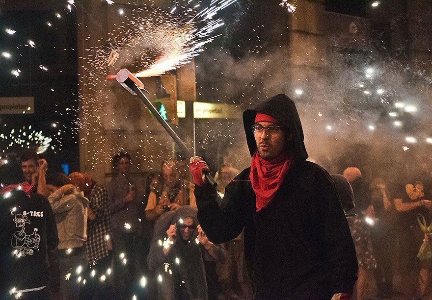 Que hacer hoy en Barcelona gratis 2024 - Descubre como visitar la Ciudad Condal con poco presupuesto 23 Correfoc - Fiesta de Barcelona
