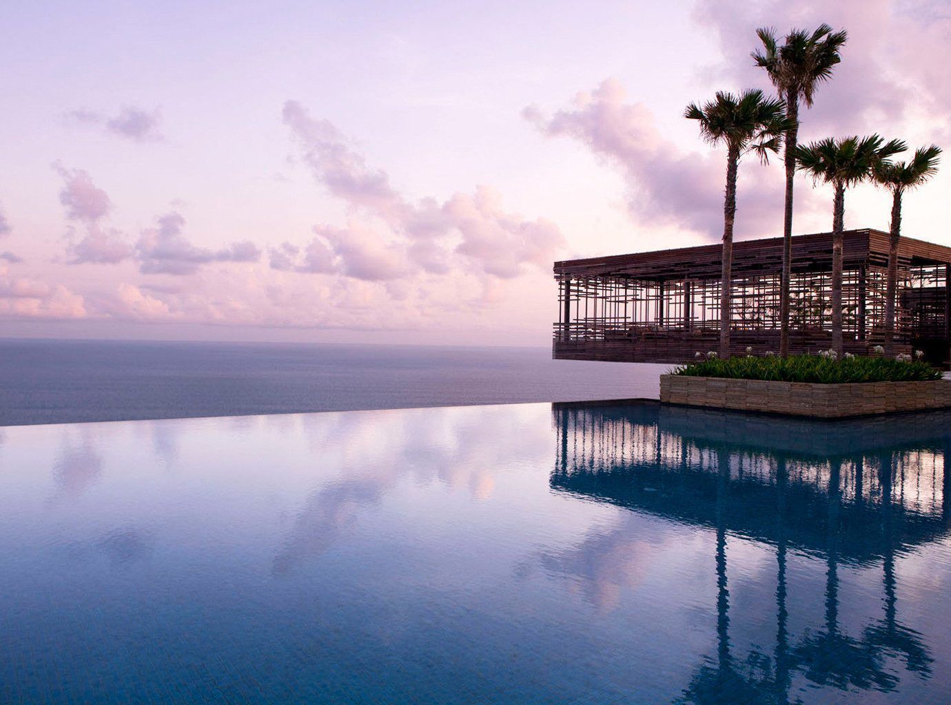 Infinity Pools o Piscinas Infinitas, todo lo que necesitas saber 17 Piscina infinita en el Alila Villas Uluwatu de Bali