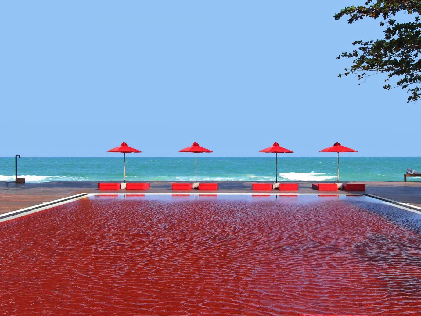 Infinity Pools o Piscinas Infinitas, todo lo que necesitas saber 12 Piscina infinita en la Biblioteca de Tailandia - Agua Roja