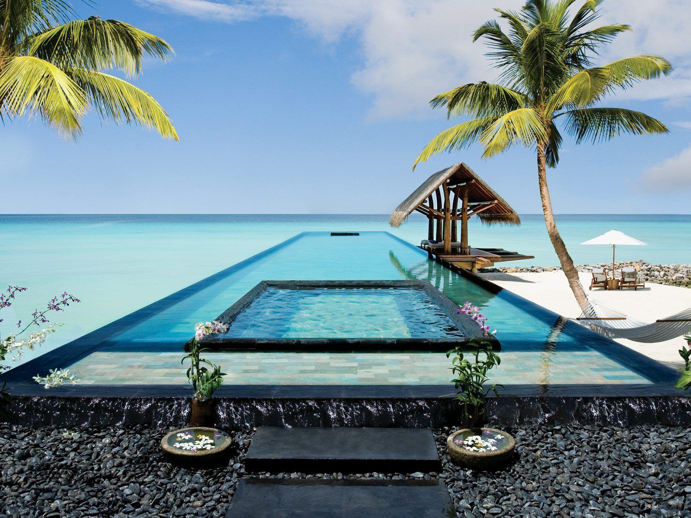 Infinity Pools o Piscinas Infinitas, todo lo que necesitas saber 10 Piscina infinita y One & Only Reethi Rah en Maldivas