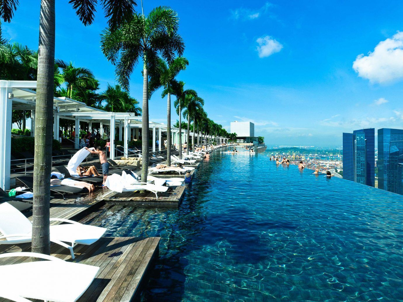 Infinity Pools o Piscinas Infinitas, todo lo que necesitas saber 11 Piscina infinita en el hotel Marina Bay Sands de Singapur