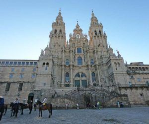 Cómo reservar un taxi en el aeropuerto Santiago de Compostela de forma anticipada