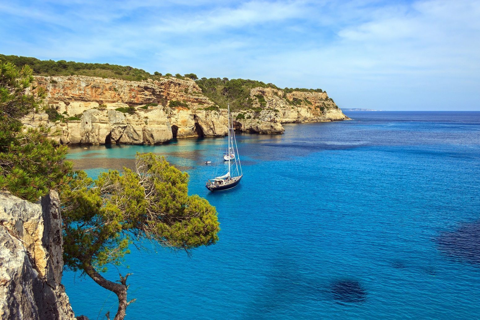 Ventajas de Visitar Menorca en Primavera