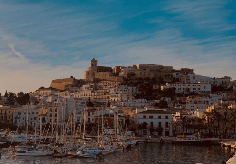El Encanto Invernal de Ibiza: Más Allá de la Temporada de Verano 2 Ibiza en invierno
