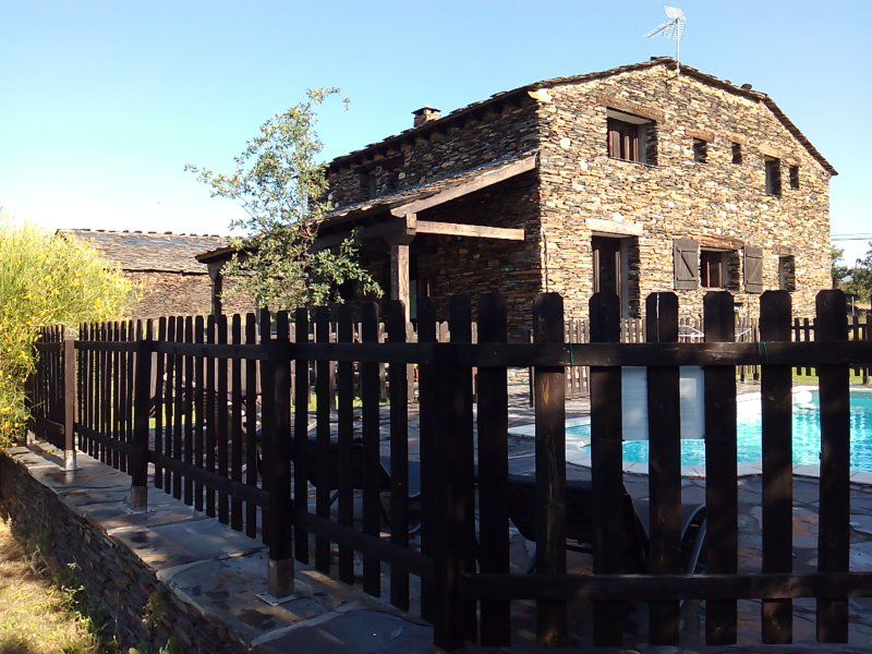 La Pizarra Negra: Casa Rural para grupos en Guadalajara 2 Un Refugio Pensado para el Descanso y la Convivencia