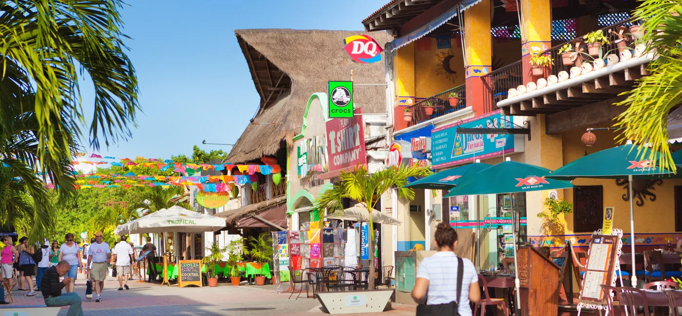 Playa del Carmen: Tu Destino de Ensueño en la Riviera Maya 5 Quinta Avenida
