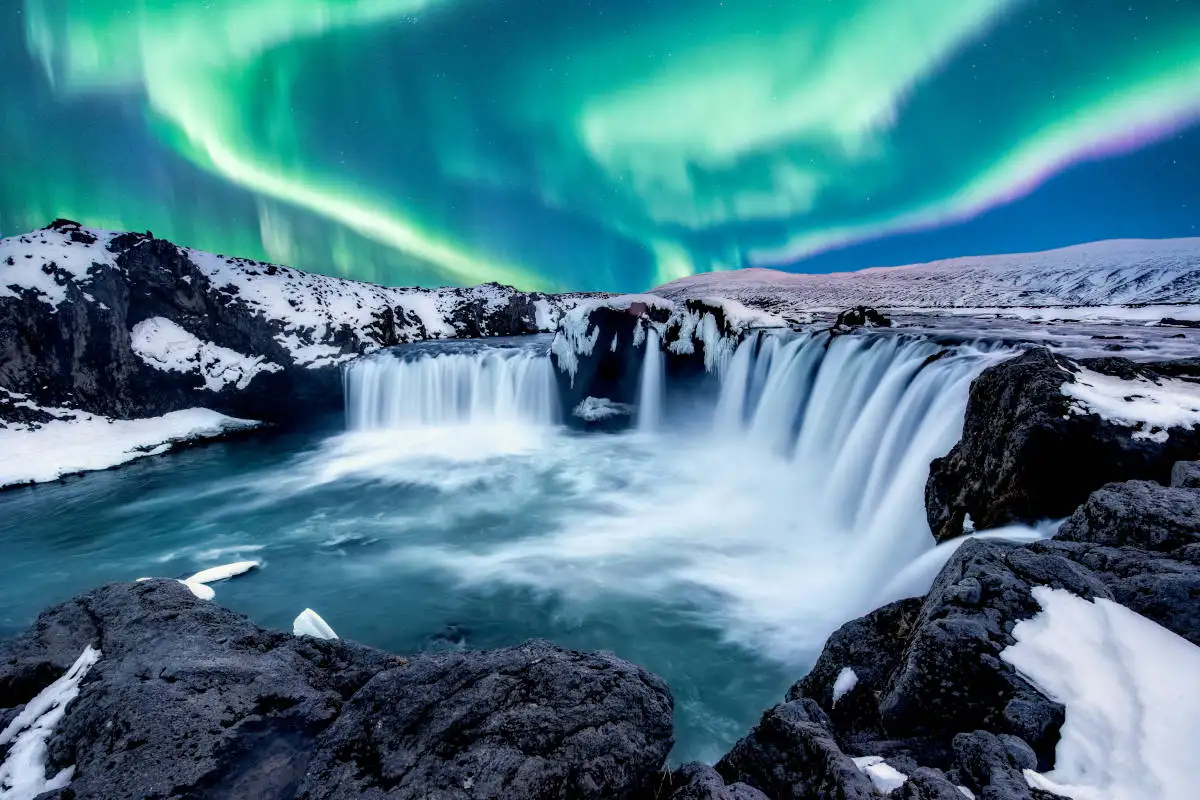 Embárcate en un Viaje de por Vida: 8 Lugares Principales para Explorar en Todo el Mundo 4 Islandia