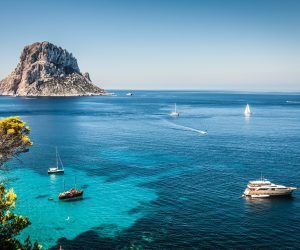 Marca tu Propio Rumbo: La Magia de los Barcos sin Licencia en Ibiza