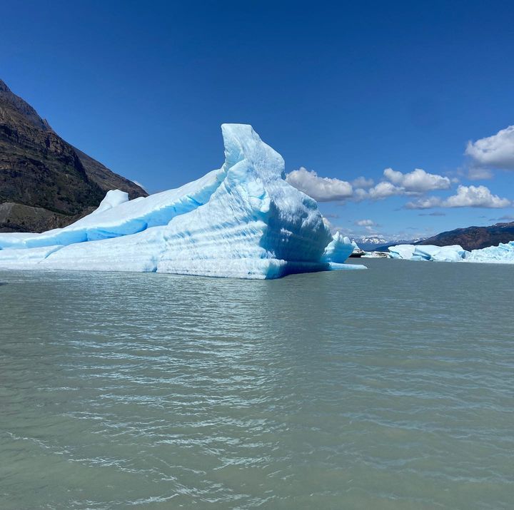 Explorando Torres del Paine en 3 Días: Una Aventura de Ensueño 4 Navegación por el Lago Grey