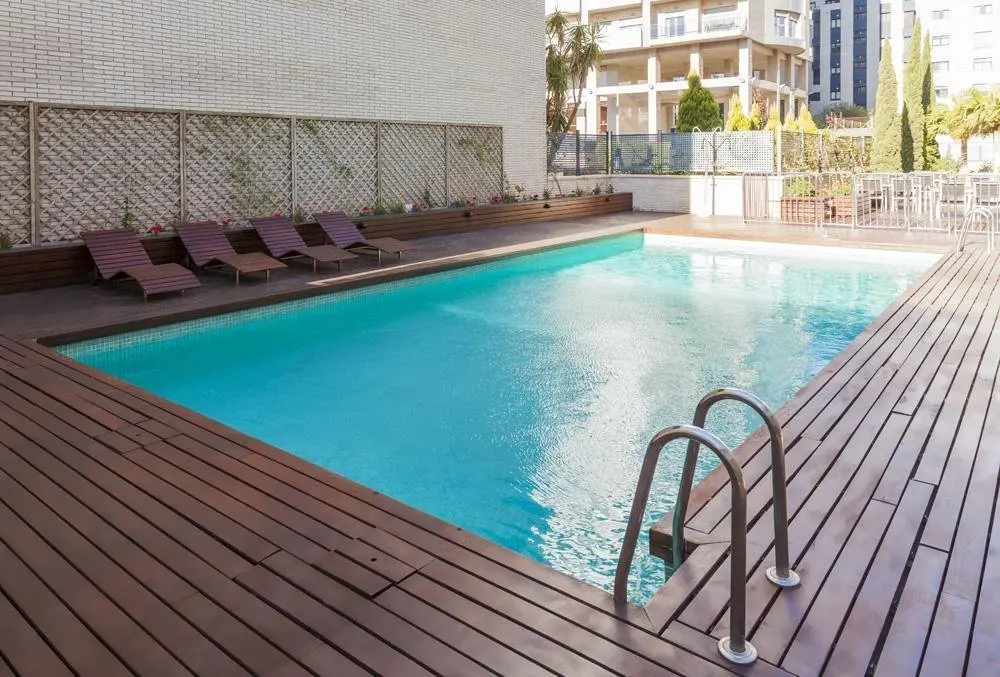 Consejos para Viajar a Valencia: Guía Completa para una Experiencia Inolvidable 5 hoteles con piscina en Valencia