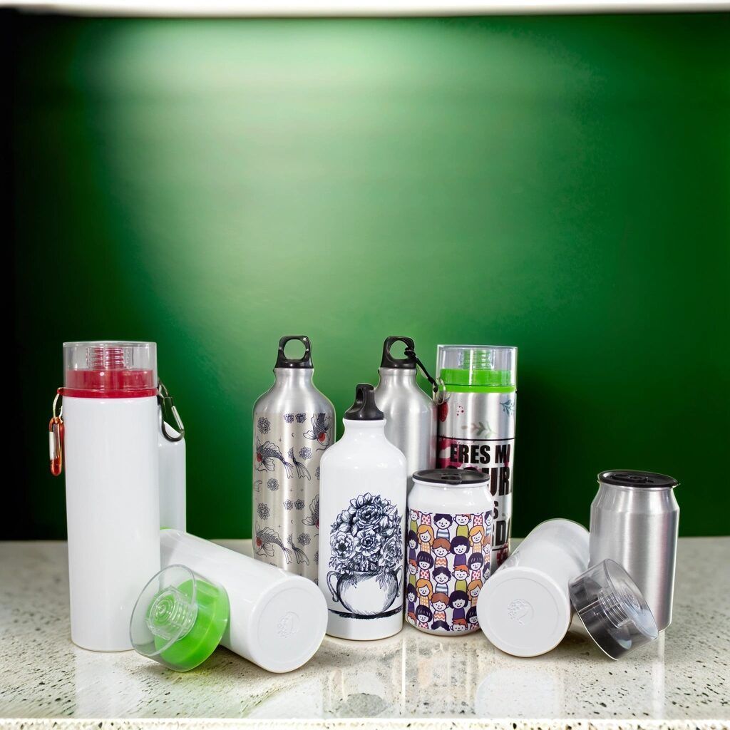 Botellas y Latas de Aluminio Personalizado para Deportes y Estilo: Un Toque de Distinción con Color Make™ 3 1. Botella Deportiva Personalizada de 750 ml con Tapa Roscada para Sublimación Rendimiento y Estilo en un Solo Producto